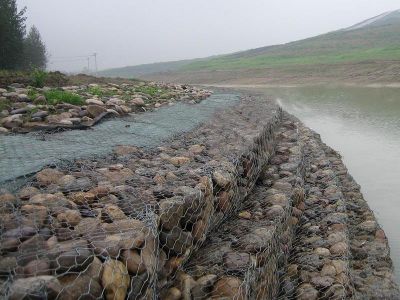 格宾石笼应用于斗门东堤应急工程